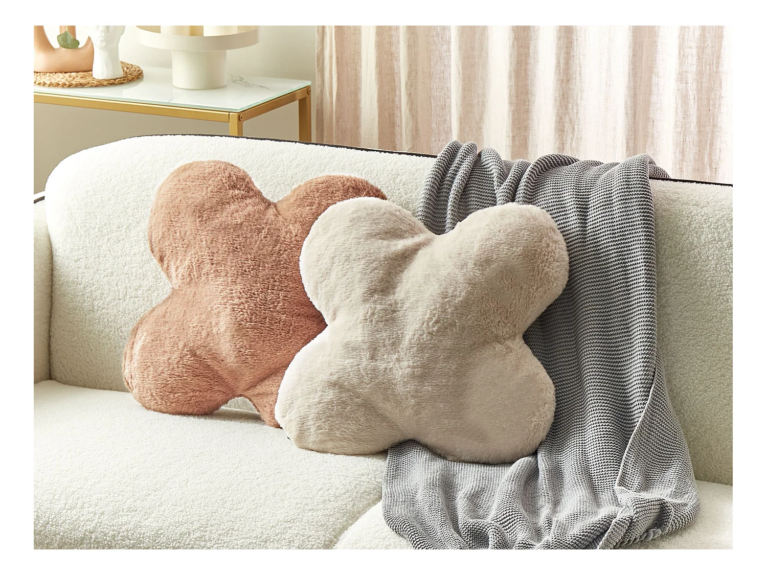 Lot de 2 coussins décoratifs ACHILLEA Fourrure synthétique 54 x 54 cm Beige Unicolore