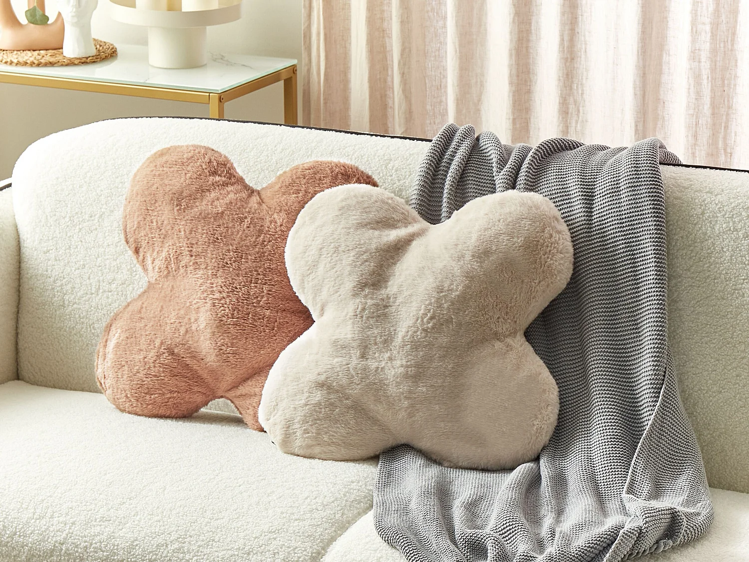 Zestaw 2 poduszek dekoracyjnych ACHILLEA Sztuczne futro 54 x 54 cm Beżowy Jednolity