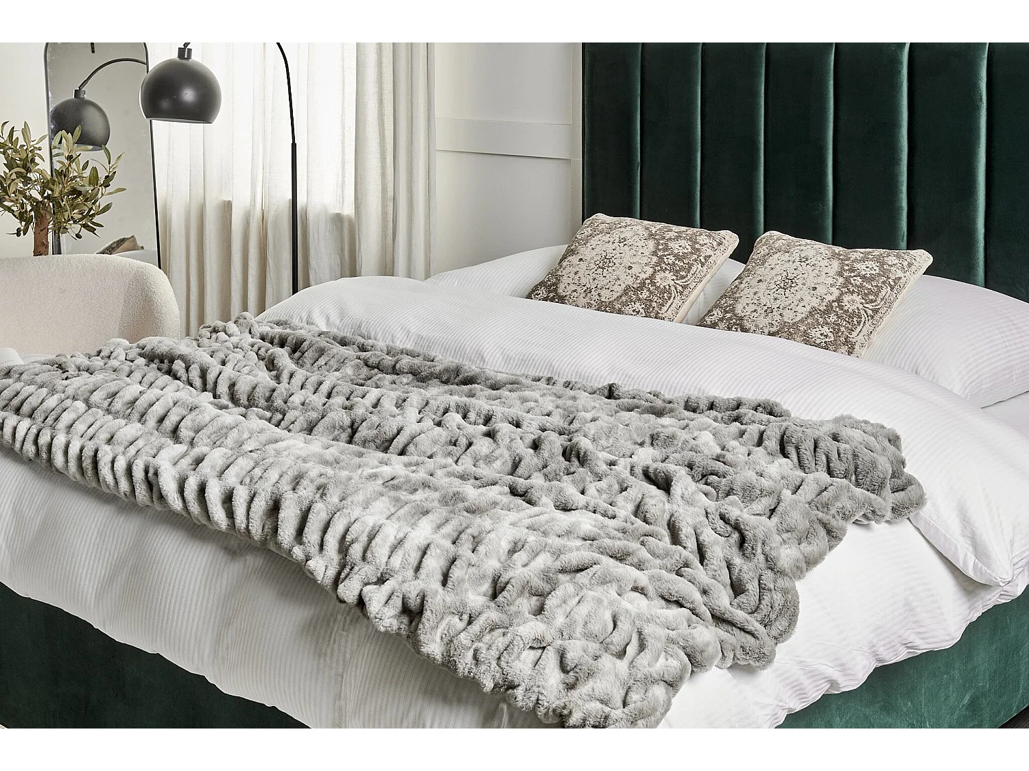 Couvre-lits MACODES Fourrure synthétique 150 x 200 cm Gris