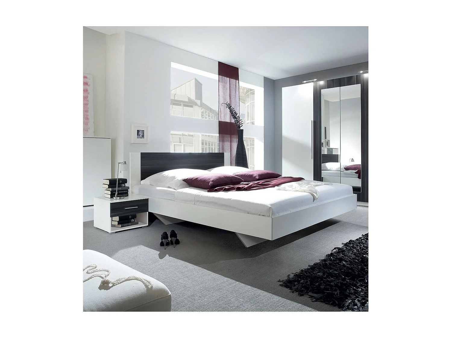 Volwassen bed 180x200 uit de IRINA collectie. Geïntegreerde nachtkastjes. Kleur wit en antracietgrijs.