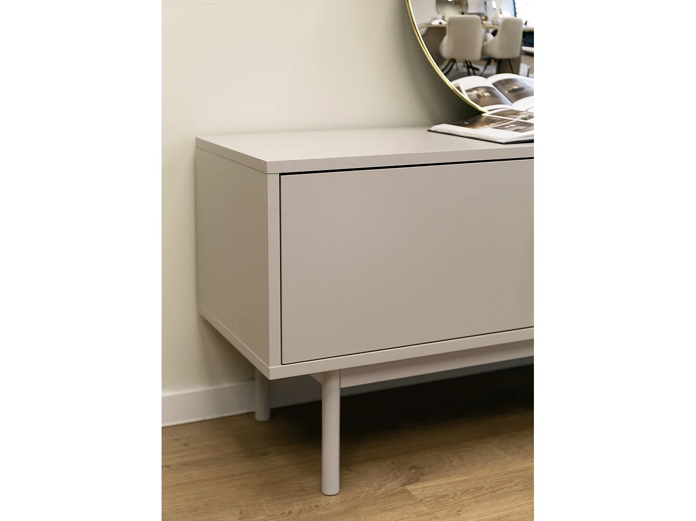 TV-meubel - 154 cm - twee deuren met nissen - taupe (grijsbeige) - VIVIARO