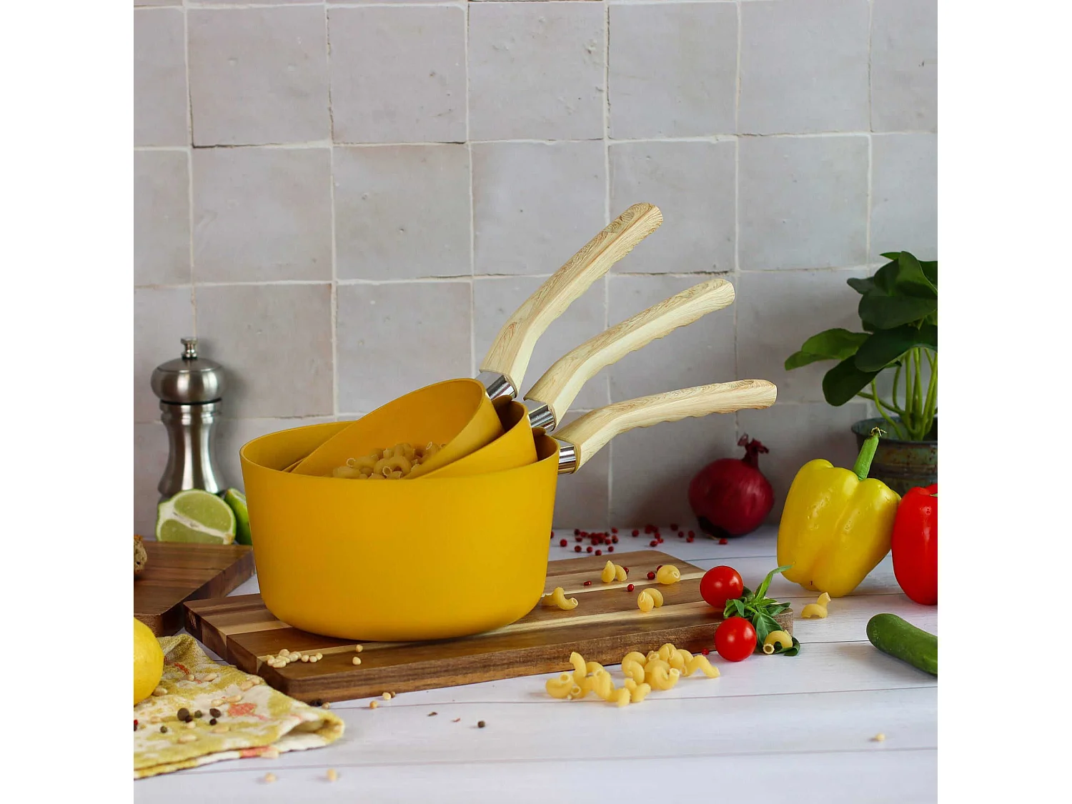 Menastyl - Set De 3 Casseroles Colorama Safran - Casserole 16/18 Et 20 Cm - En Aluminium - Revetement Antiadhesif En Ceramique