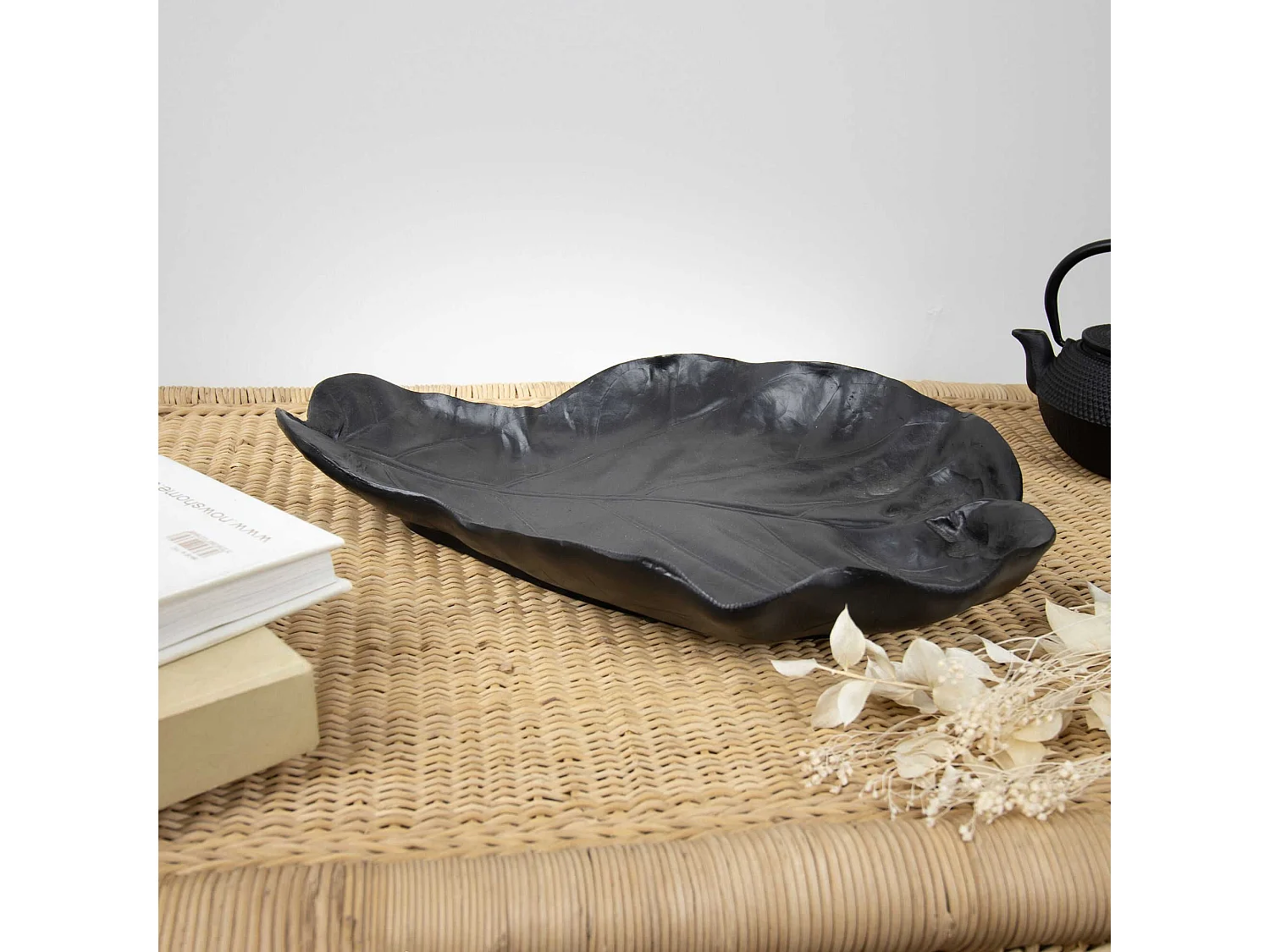 Now's Home - Coupelle Fleur En Resine Noir Mat 27.5x36.5x5.5cm Jungle