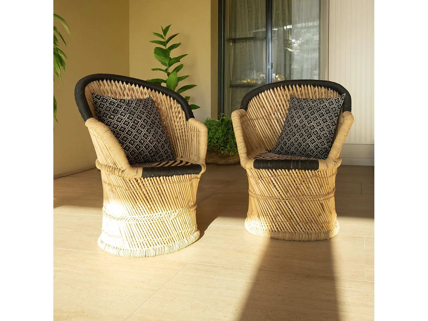 Now's Home - Lot De 2 Fauteuils En Bambou Naturel Et Noir Avec Deux Coussins Noirs