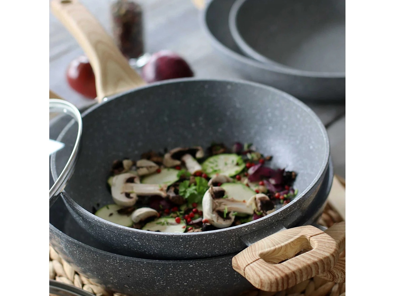 Menastyl - Sauteuse Cannelle 24cm Avec Couvercle En Verre Et Poignees Bois Clair