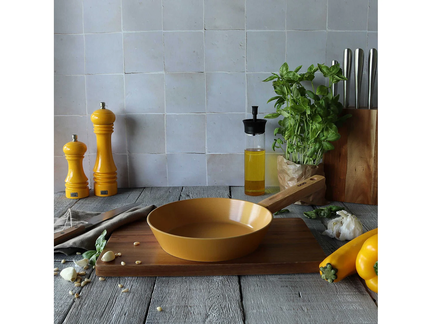 Ogo Living - Poele Ector 20cm En Alu Revetement Ceramique Jaune Avec Manche Bois