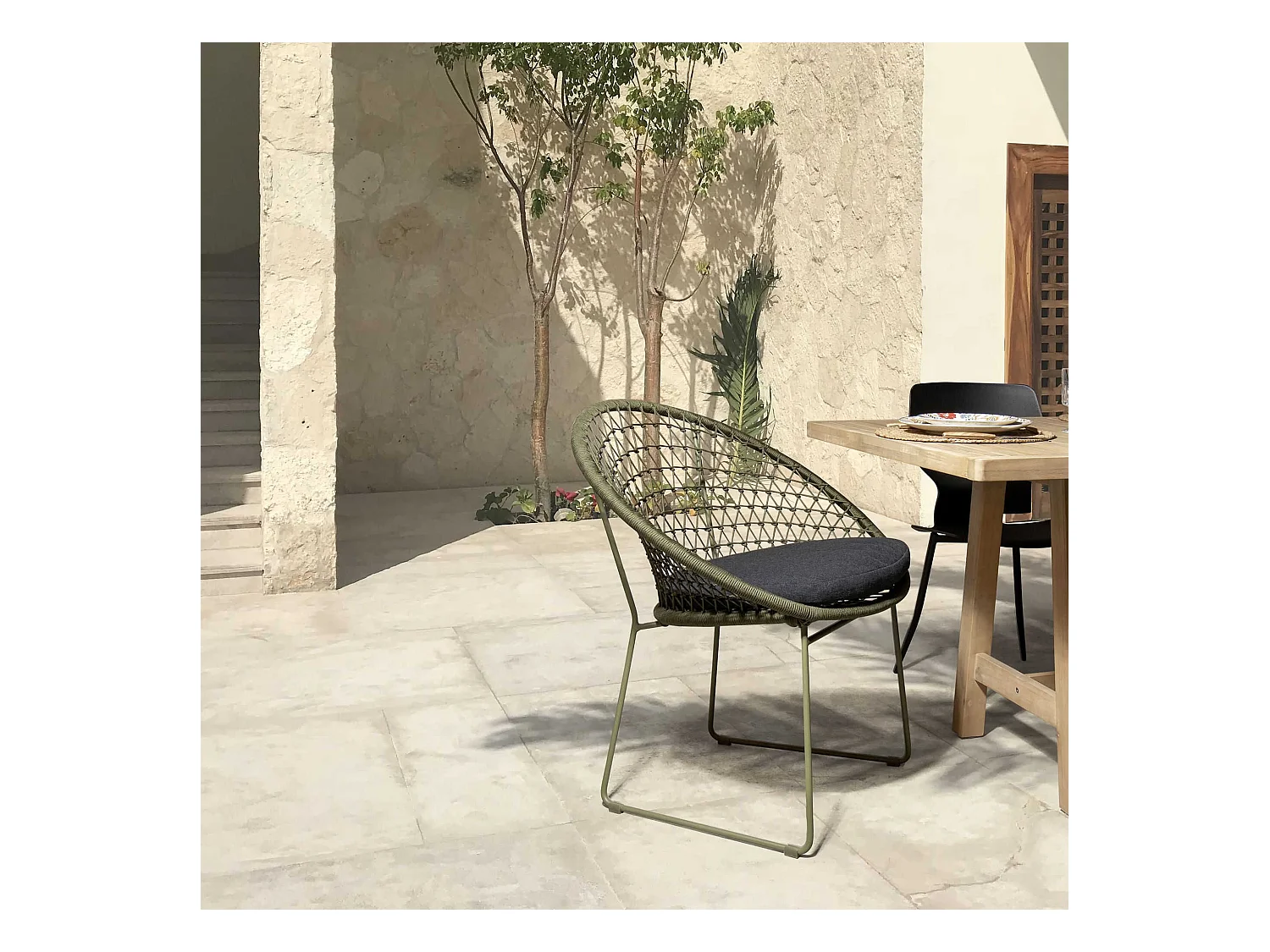 Now's Home - Lot De 2 Fauteuils De Table Exterieur Polypropylene Et Pieds En Metal