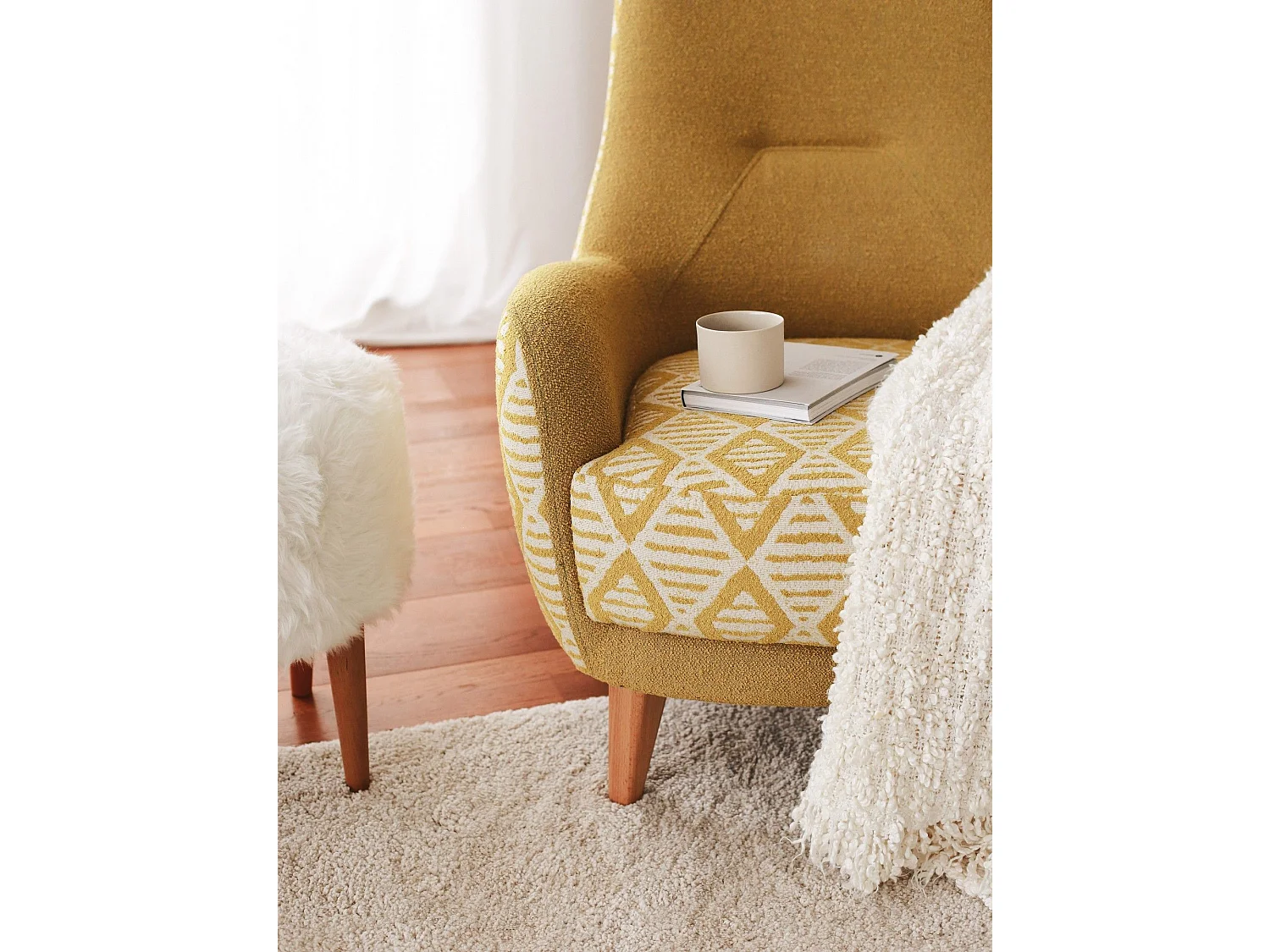 Sillón Altadena 536, Amarillo, 95x88x75cm, Tapiz, Patas: Madera