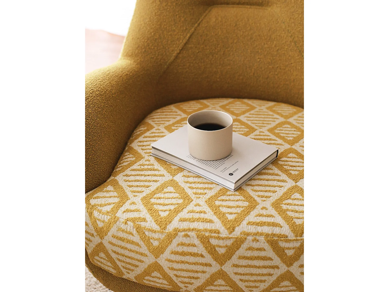 Sillón Altadena 536, Amarillo, 95x88x75cm, Tapiz, Patas: Madera