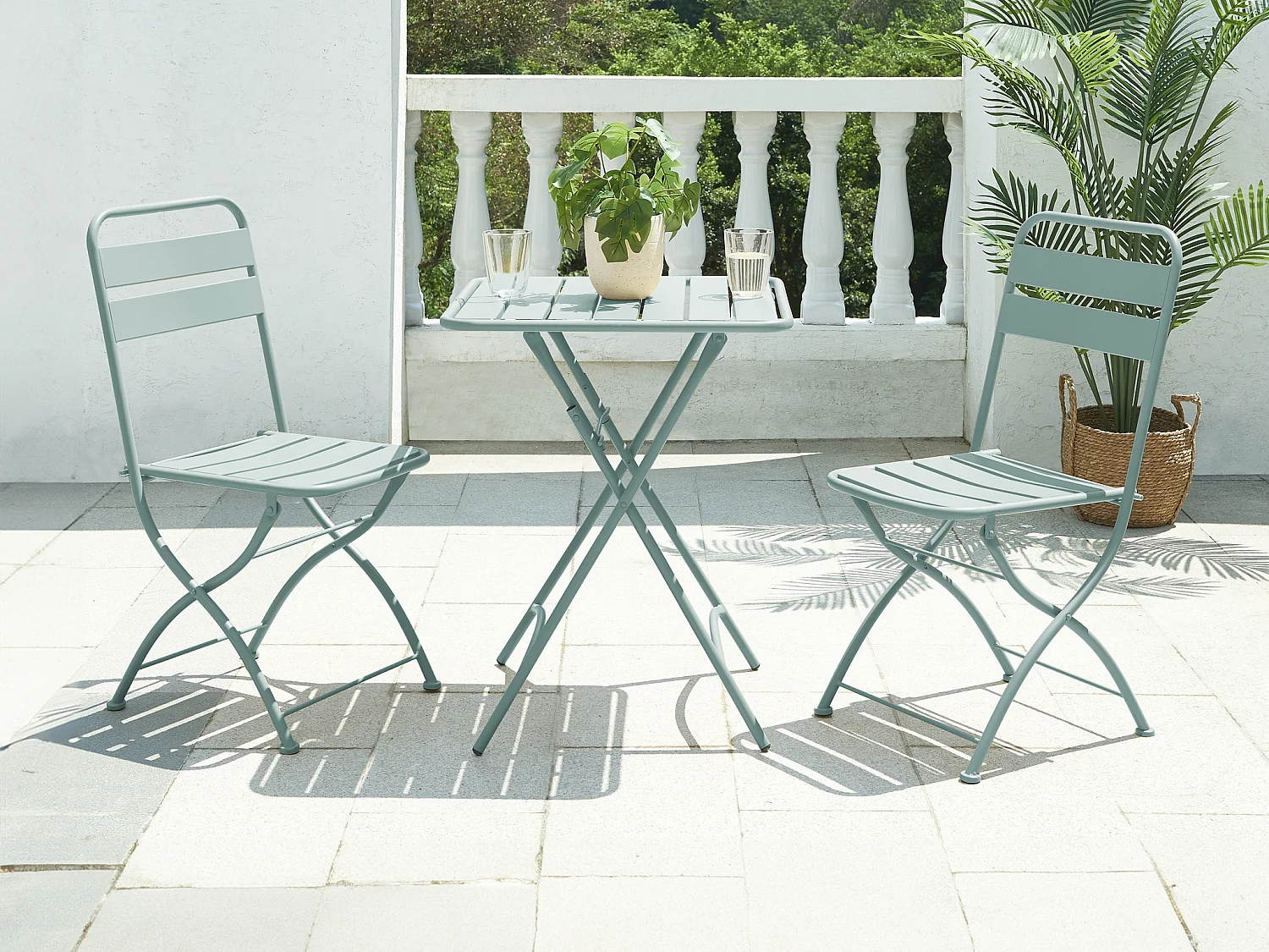 Conjunto de jantar de jardim dobrável metal, uma mesa C.60 cm e 2 cadeiras dobráveis verde amêndoa - MIRMANDE de MYLIA