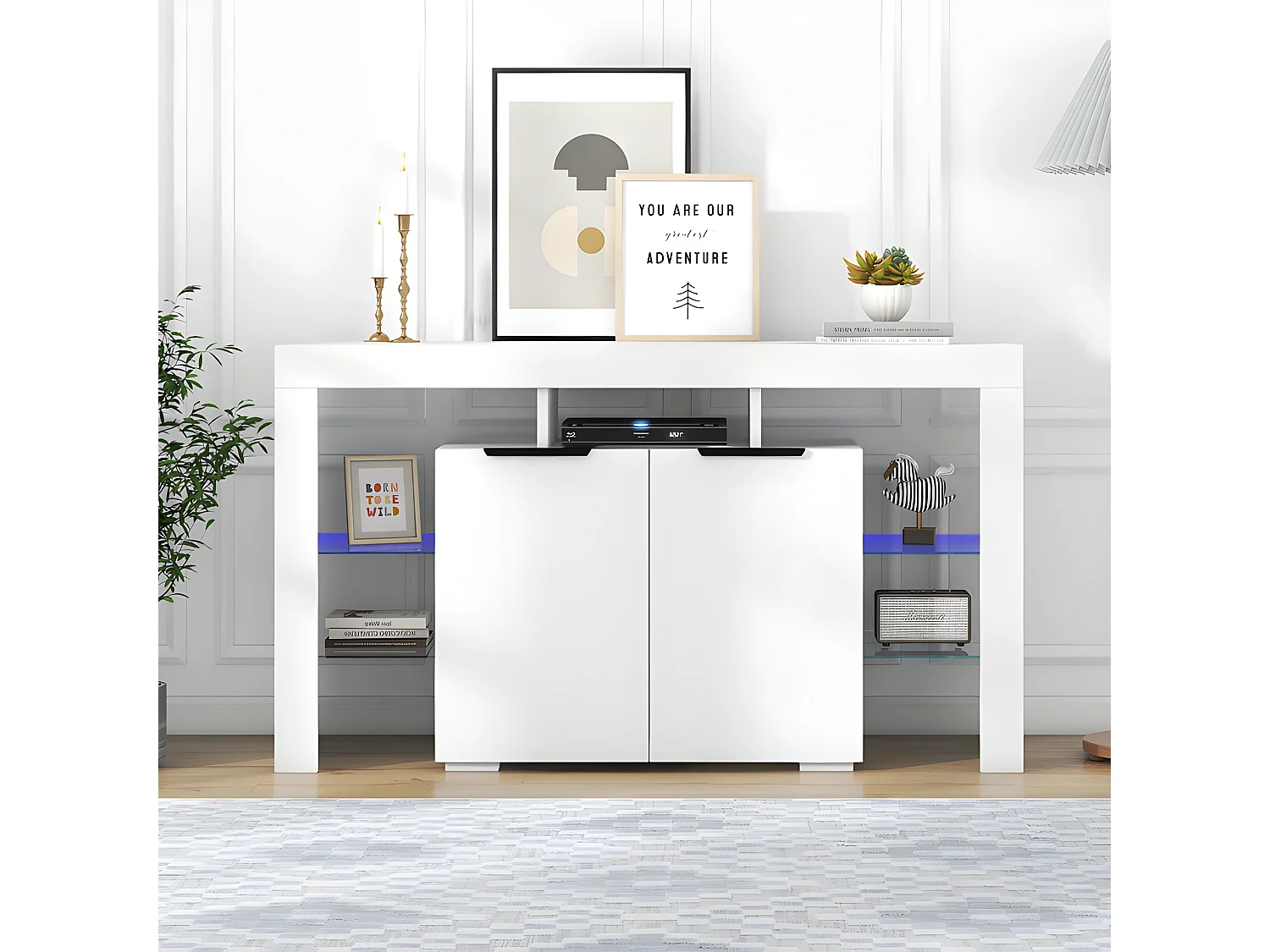 Niedriges Sideboard mit LED-Beleuchtung – 4 Glasböden und 2 Türen – Weiß