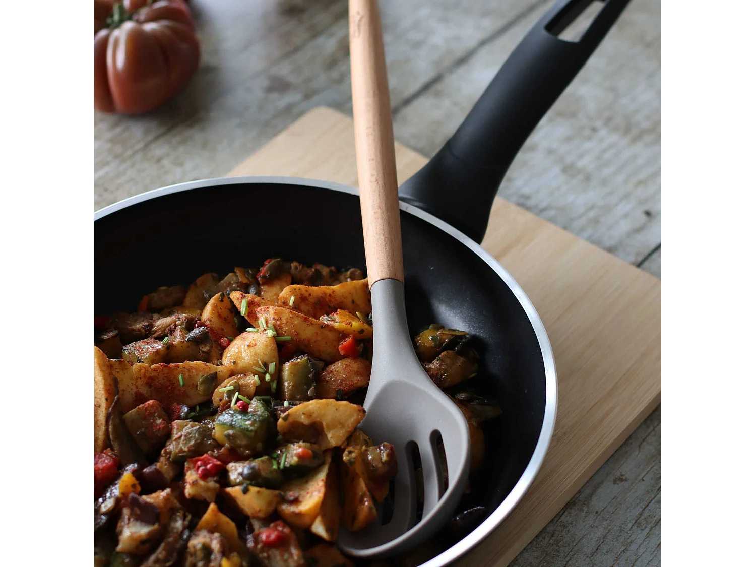 Menastyl - Cuillere Ajouree Eliott En Silicone Avec Manche En Bois De Hetre