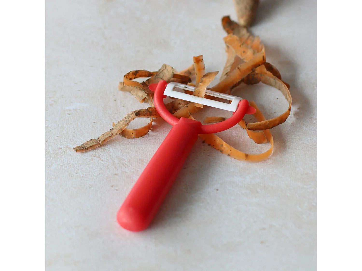 Menastyl - Lot De 3 Couteaux + Eplucheur En  Inox Revetement Ceramique