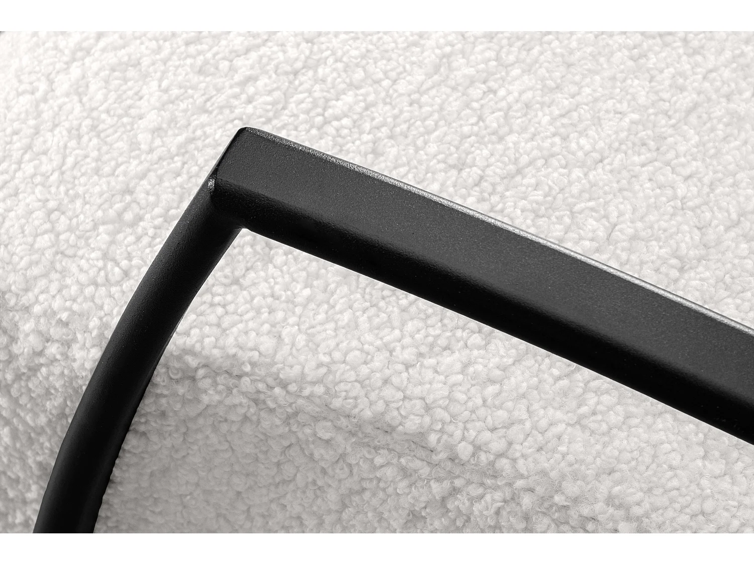 Sessel in Lammfellstoff mit Armlehnen - weiß - CARO