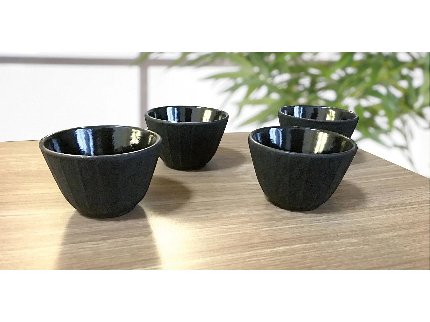 The Kitchenette - Set De 4 Tasses A The 12cl En Fonte Noire Mat Interieur Verni