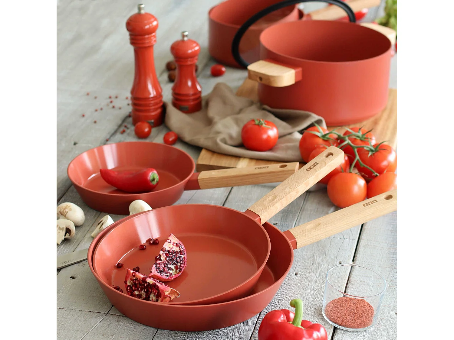 Ogo Living - Poele Ector 24cm En Aluminium Paprika Avec Manche En Bois