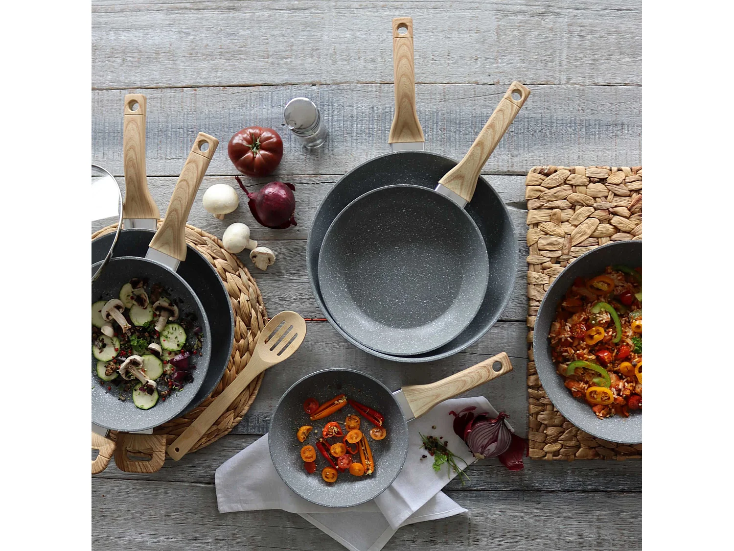 Menastyl - Poele Cannelle 28cm En Aluminium Avec Poignee En Bois Clair