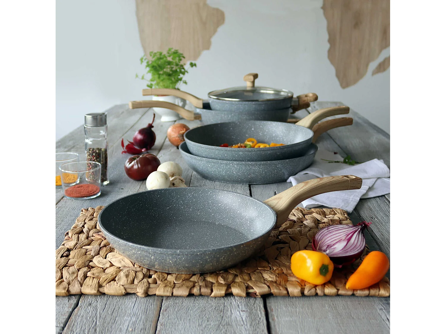 Menastyl - Poele Cannelle 28cm En Aluminium Avec Poignee En Bois Clair