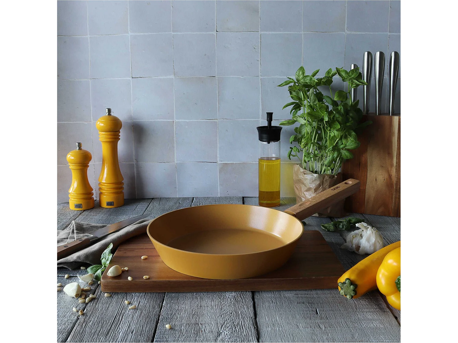 Ogo Living - Poele Ector 24cm En Alu Revetement Ceramique Jaune Avec Manche Bois