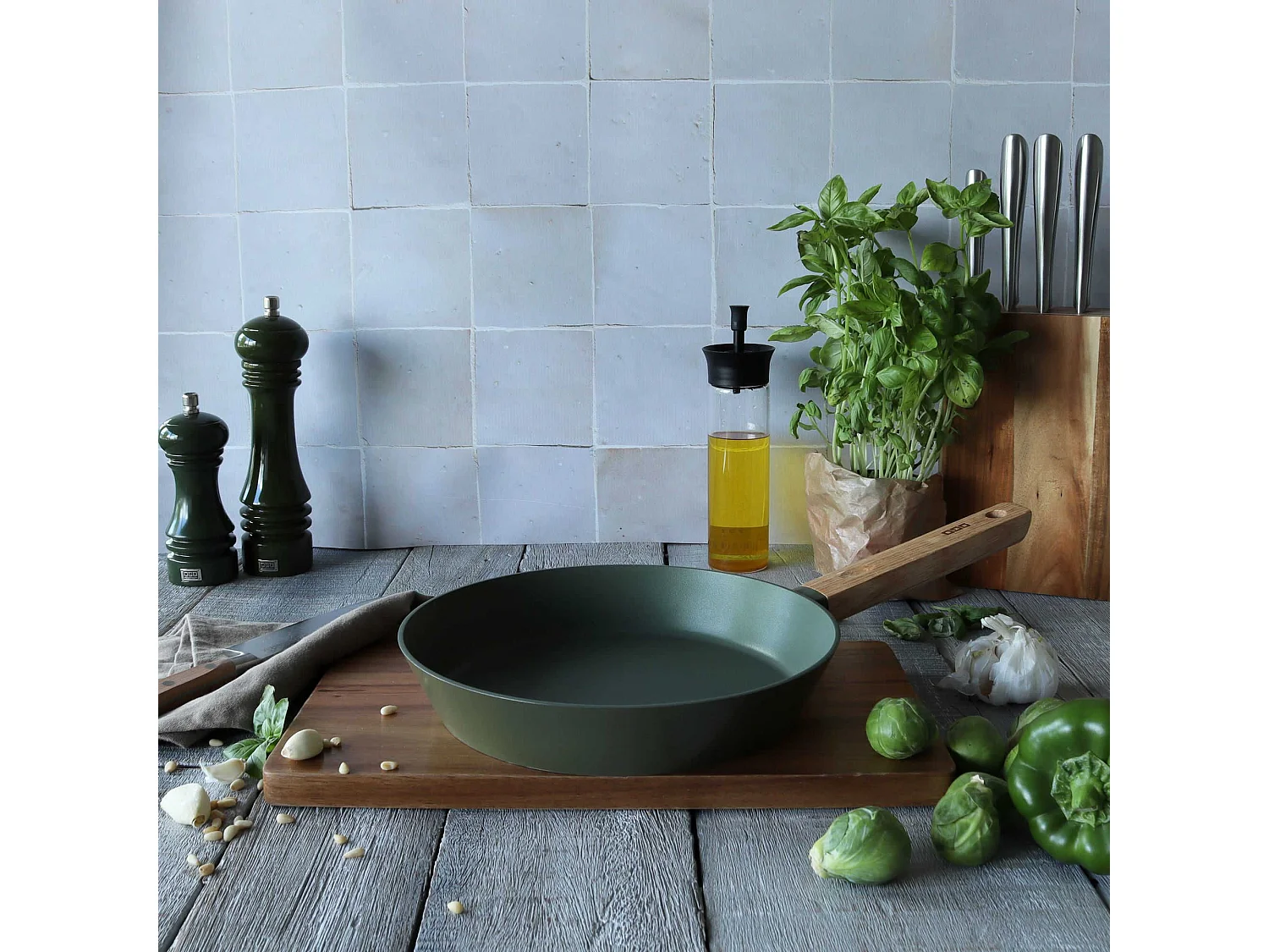 Ogo Living - Poele Ector 24cm En Aluminium Kaki Avec Manche En Bois