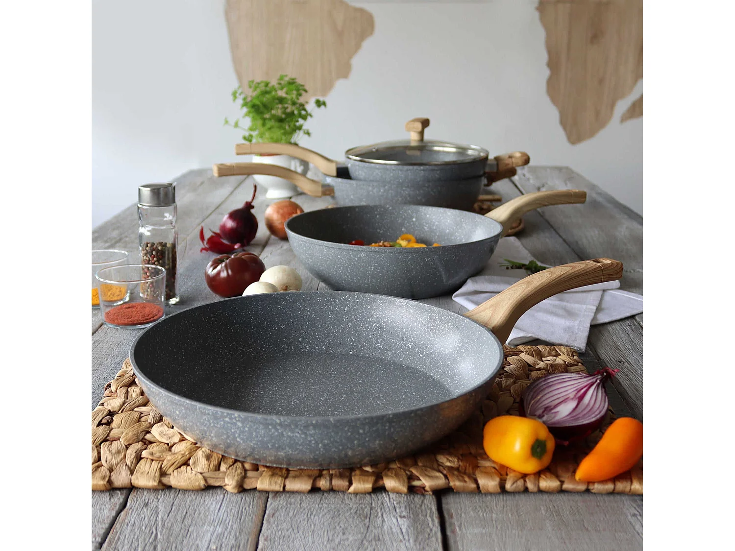 Menastyl - Poele Cannelle 30cm En Aluminium Avec Poignee En Bois Clair