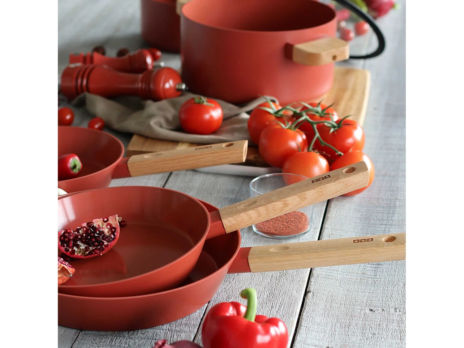 Ogo Living - Poele Ector 28cm En Aluminium Paprika Avec Manche En Bois