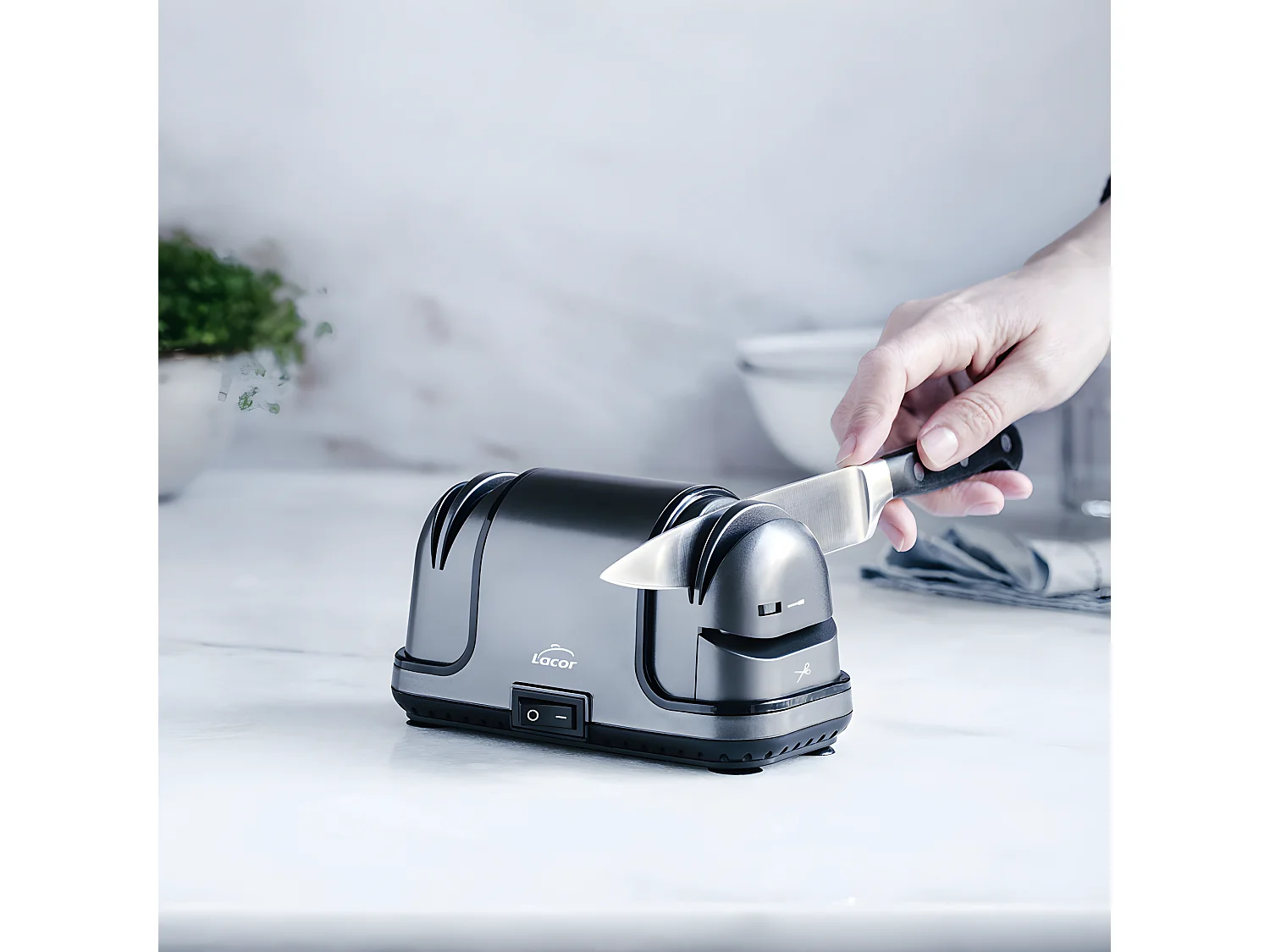 Aiguiseur électrique 17x8x10 cm