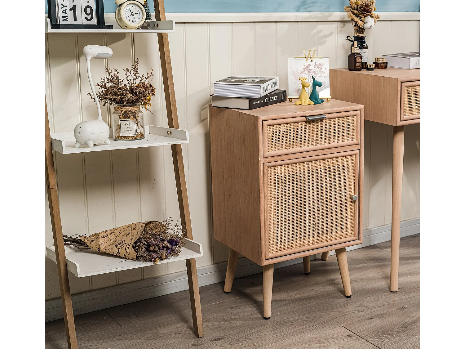 Table de chevet 1 porte et 1 tiroir en rotin naturel