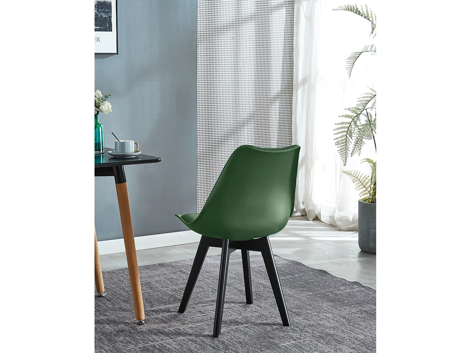 Lot de 4 chaises scandinaves en bois et polypropylène vert menthe