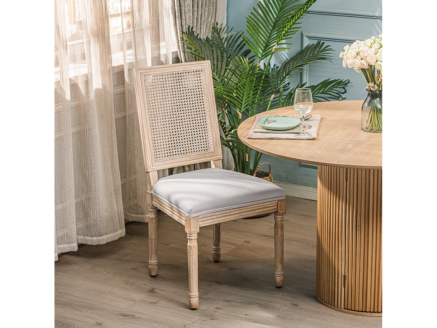 Lot de 2 chaises en bois et cannage avec assise en tissu gris clair