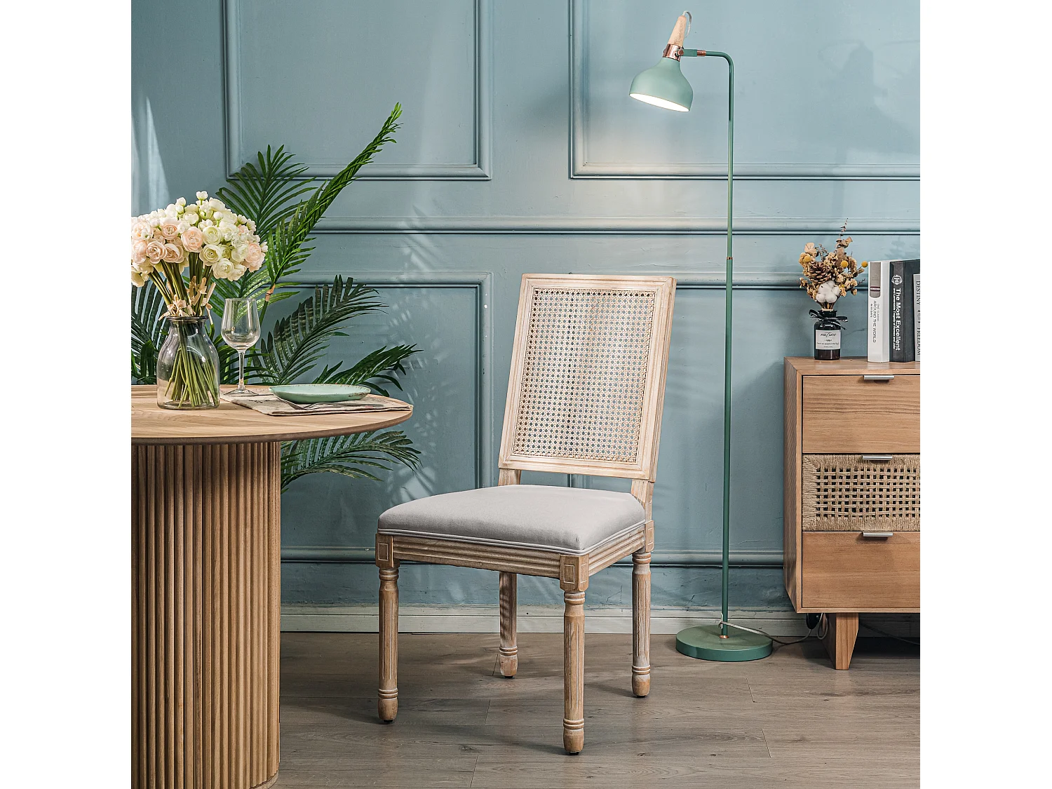 Lot de 2 chaises en bois et cannage avec assise en tissu gris clair