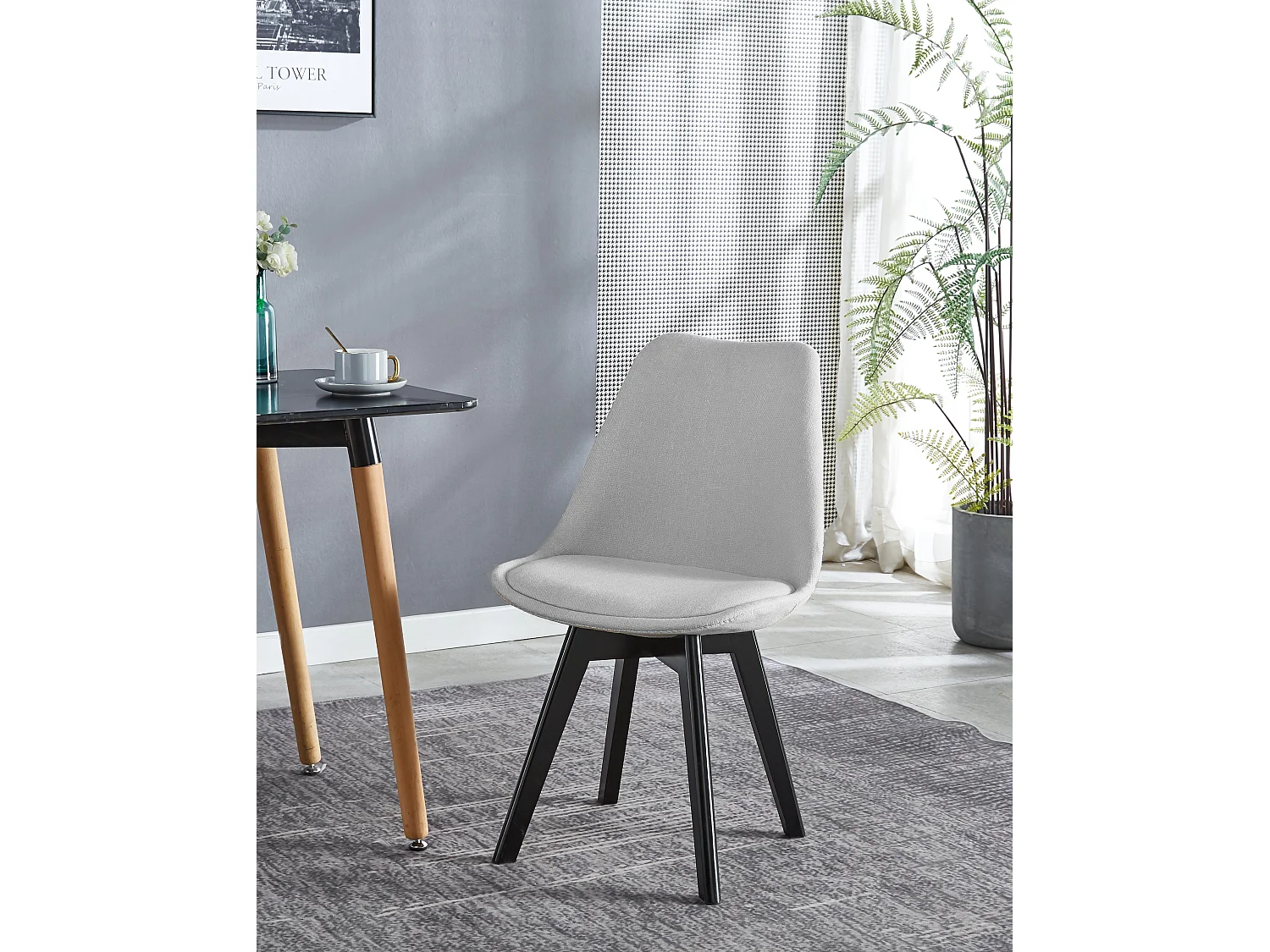 Lot 2 chaises scandinaves en bois et tissu gris