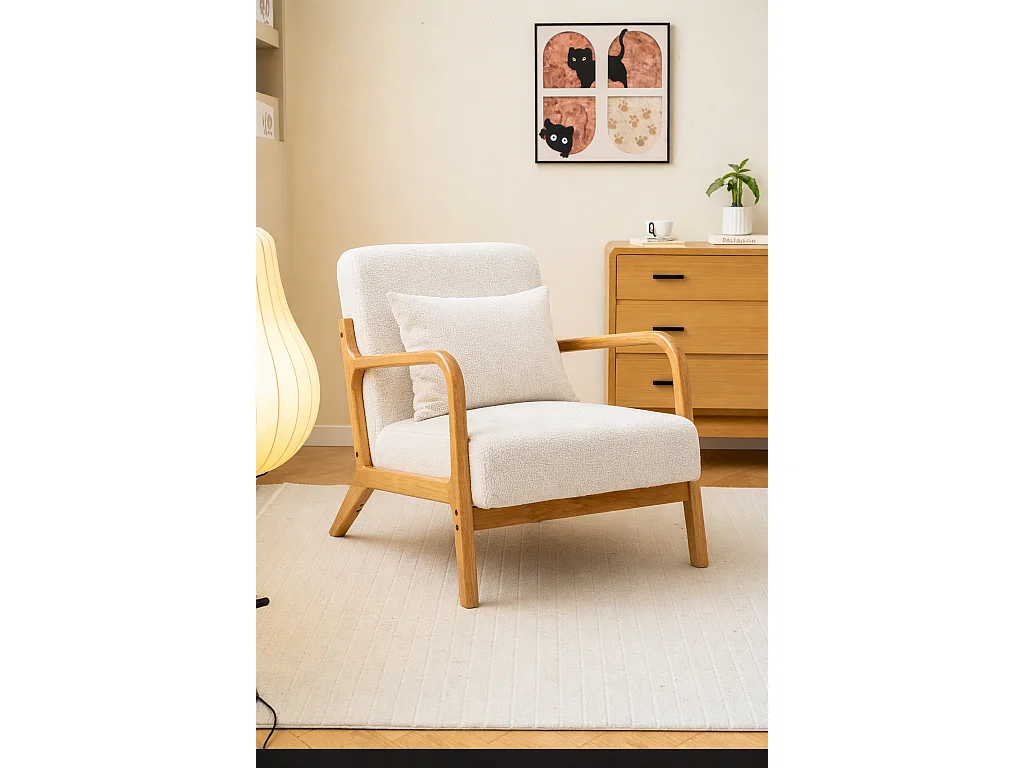 Fauteuil de salon en bois massif et bouclette blanche