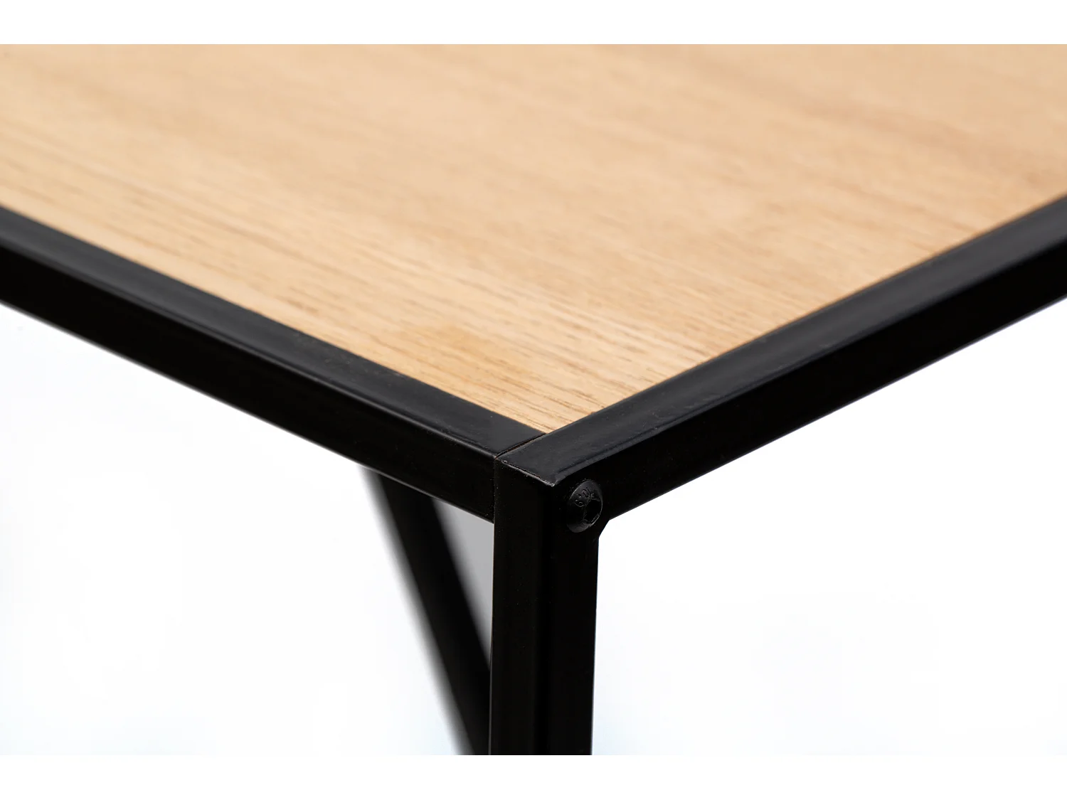 Table basse industrielle en bois et métal noir