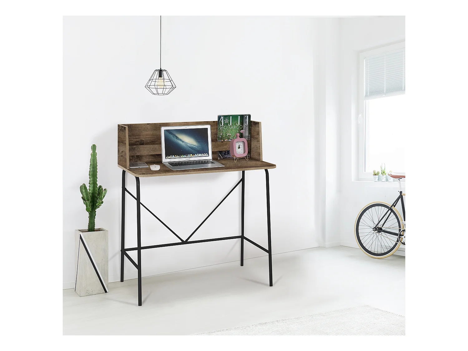 Bureau en métal et bois marron