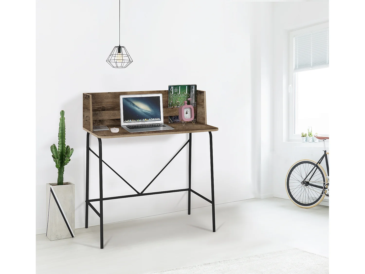 Bureau en métal et bois marron