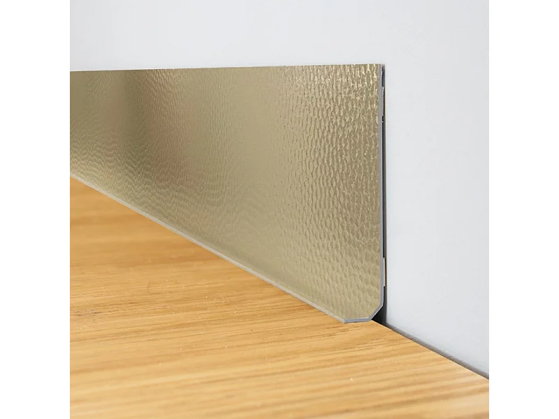 Plinthes PVC adhésives décoratives pour sol - Lot de 25 - 200x8 cm (50m) Jaune - Laiton Martelé