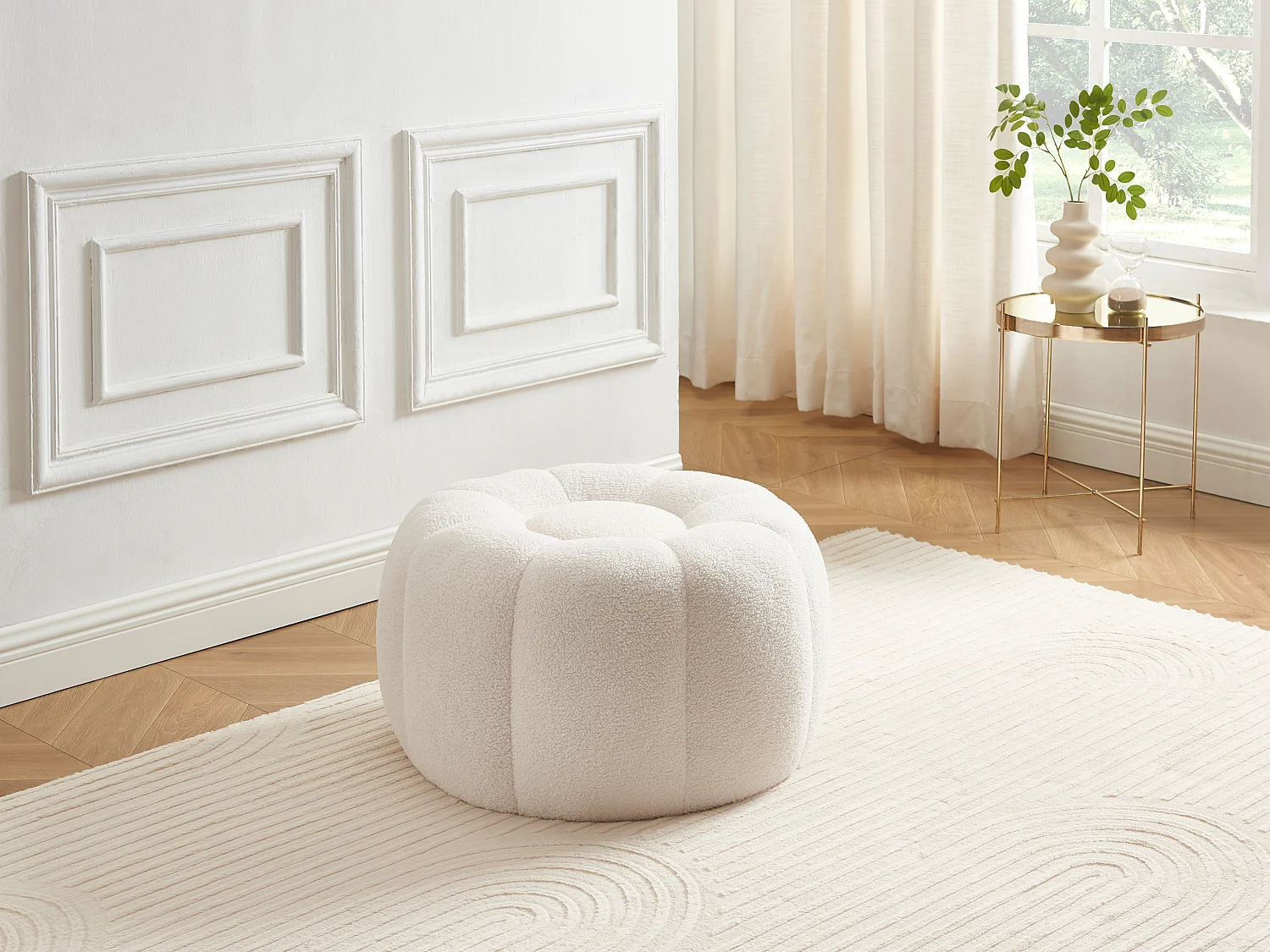 Pouf design fleur en tissu bouclette blanc DELPODA