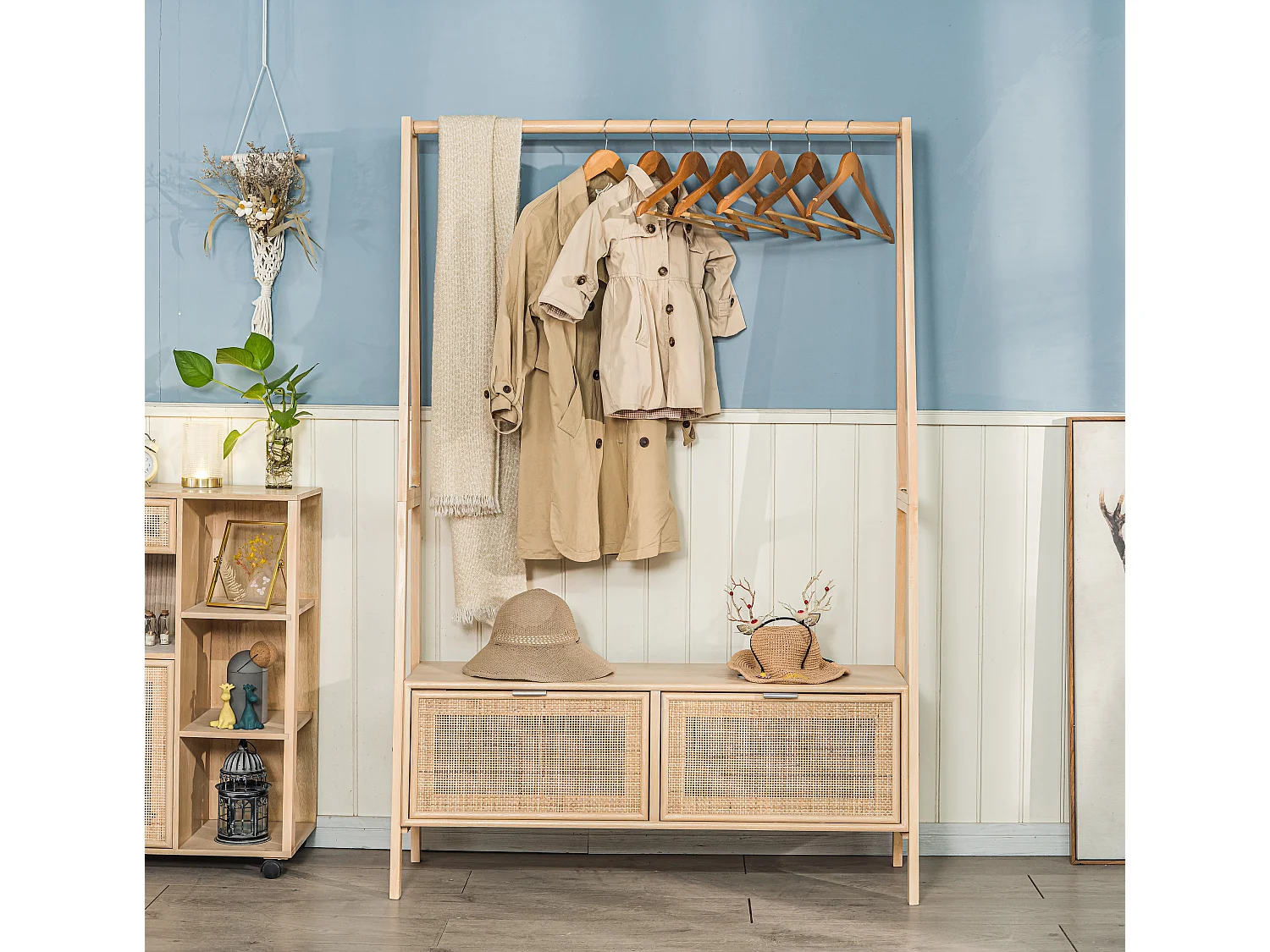 Vestiaire/portant en bois massif et cannage