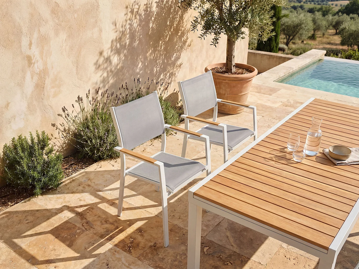 Lot de 2 fauteuils de jardin empilables en aluminimum et textilène - Gris clair et blanc - MACILA de MYLIA