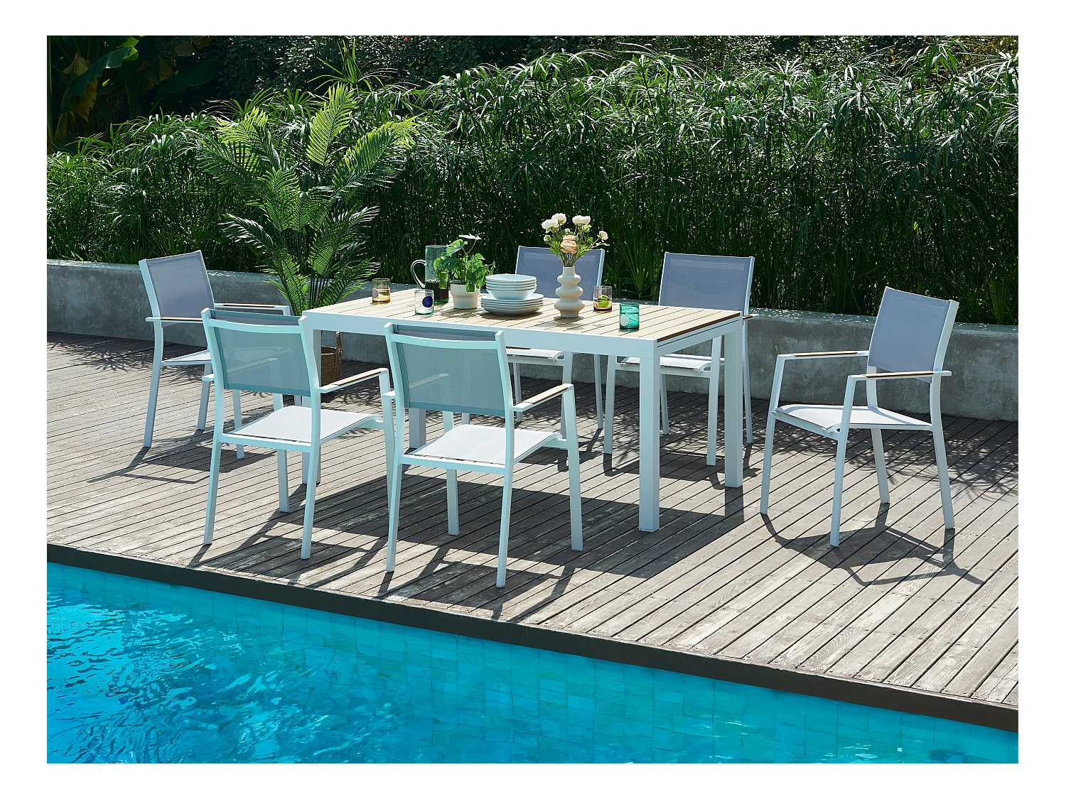 Salle à manger de jardin en aluminium et polywood : une table extensible L.170/230 cm et 6 fauteuils empilables - Naturel clair et gris - MACILA de MYLIA