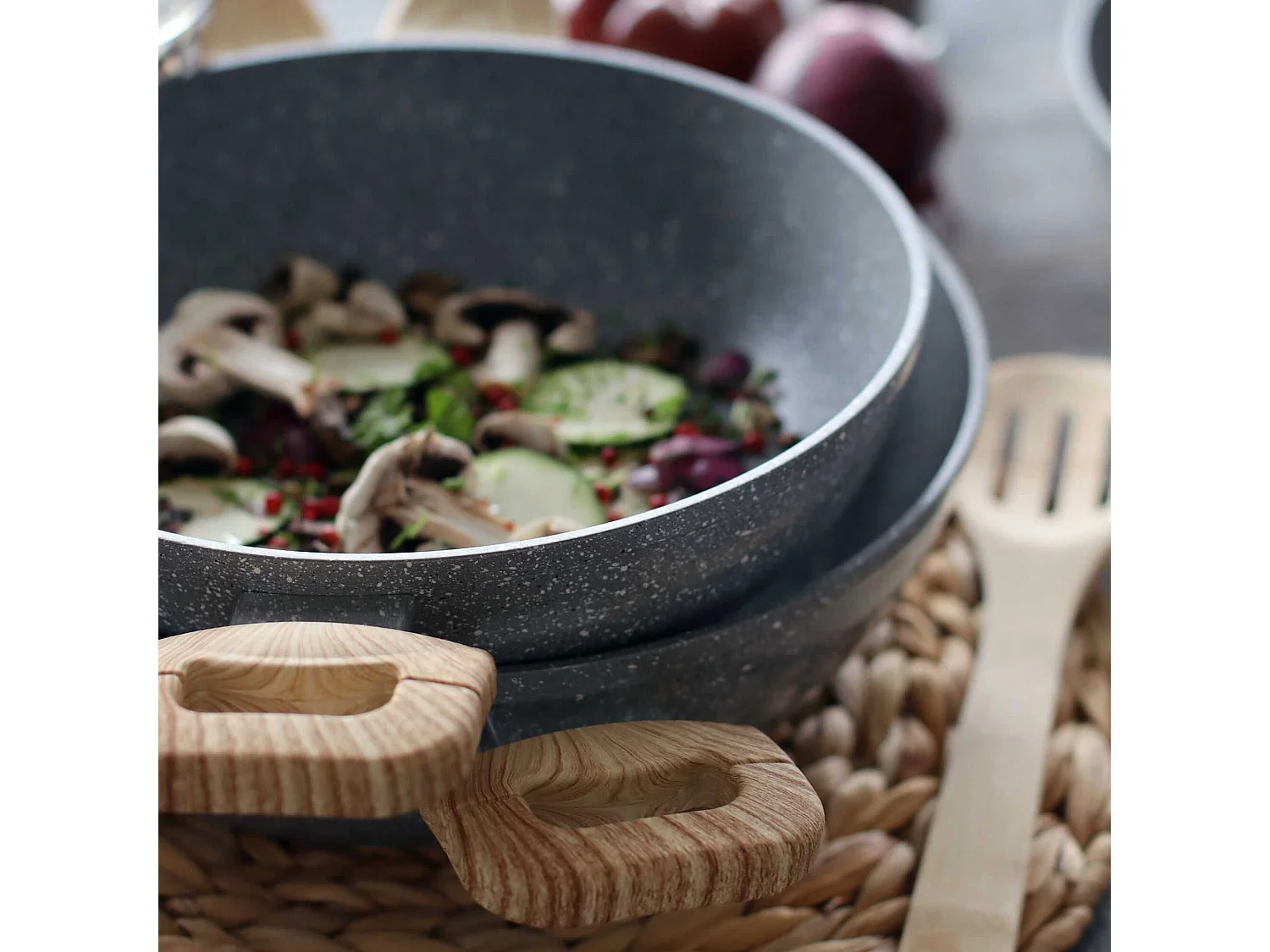 Menastyl - Sauteuse Cannelle 28cm Avec Couvercle En Verre Et Poignees Bois Clair