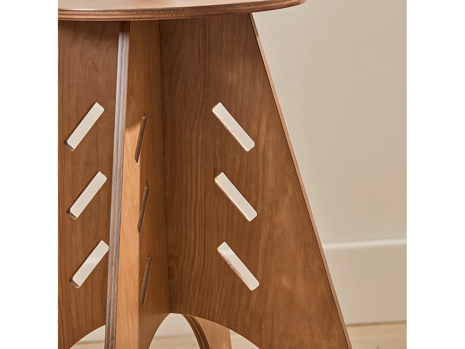 Okrągły stolik boczny HFBT01-K-BR