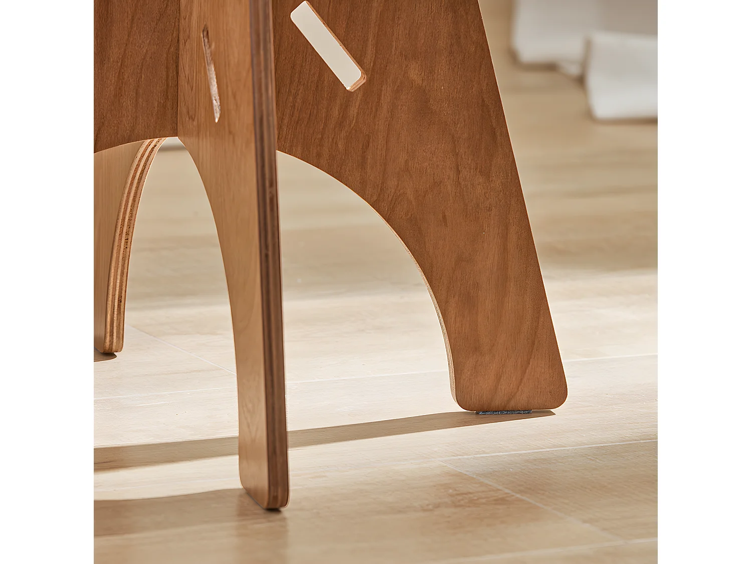 Okrągły stolik boczny HFBT01-K-BR