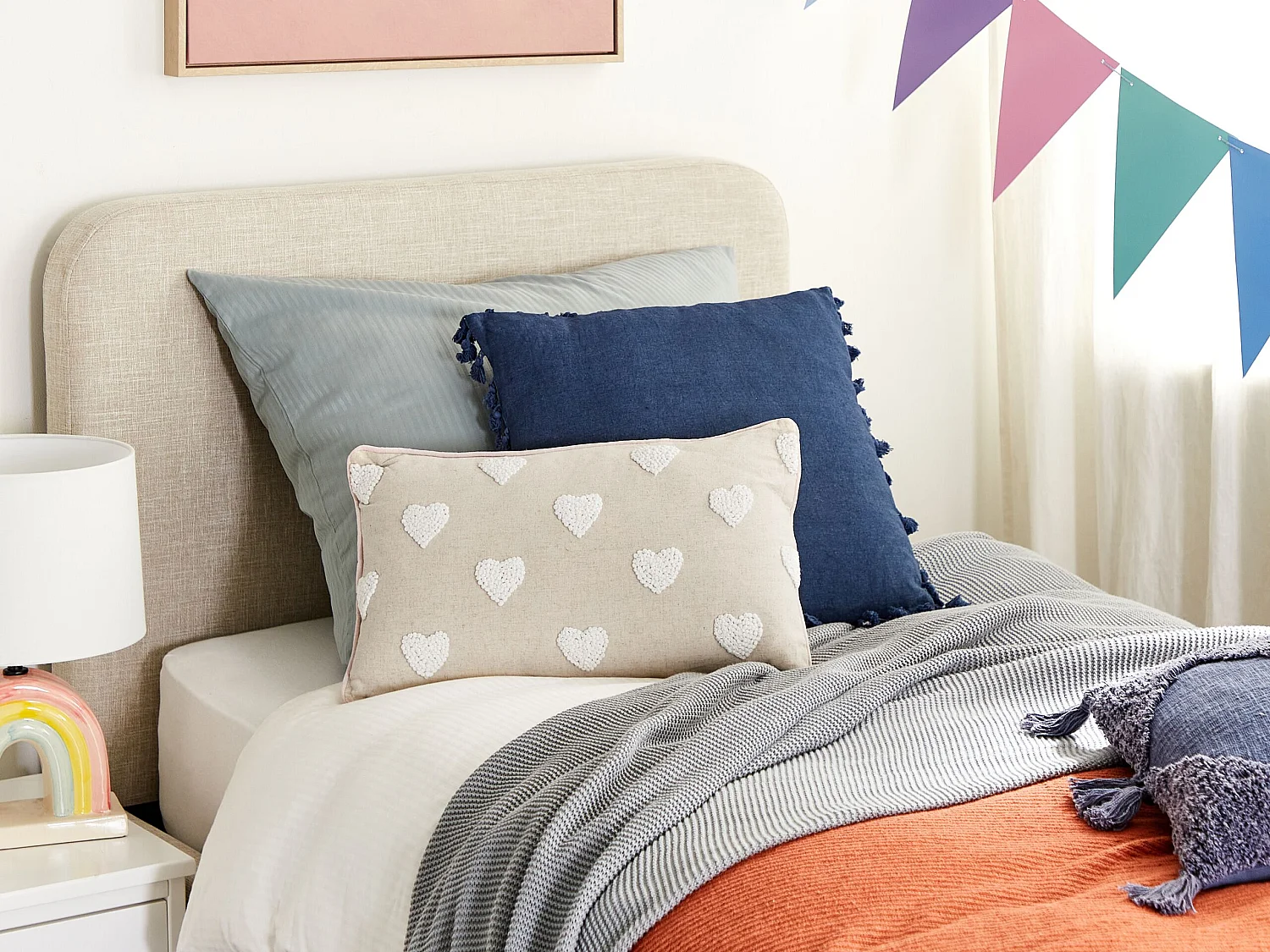 Coussin en coton brodé à motif de cœurs beige 30 x 50 cm GAZANIA