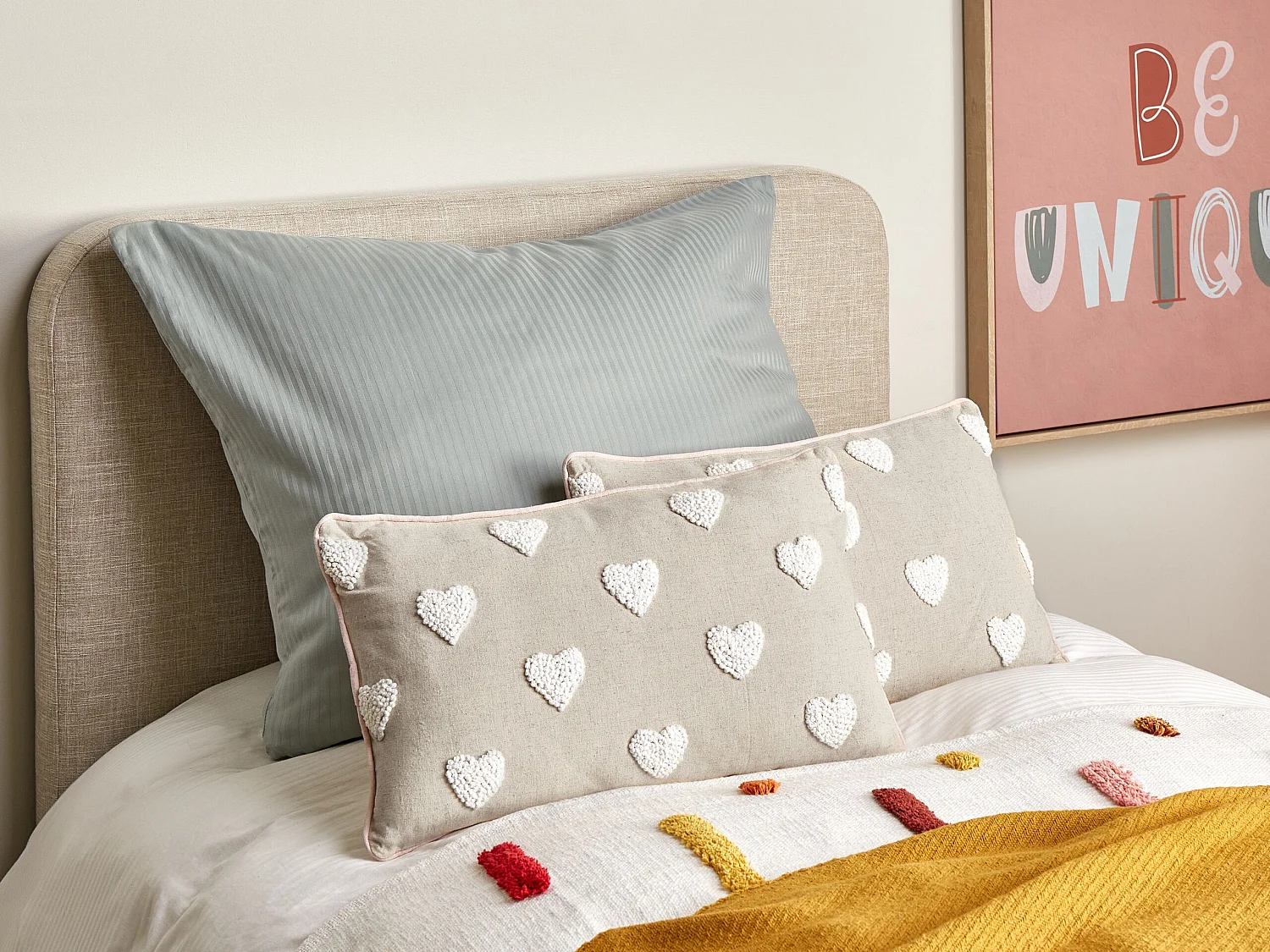 Lot de 2 coussins en coton brodé à motif de cœurs beige 30 x 50 cm GAZANIA