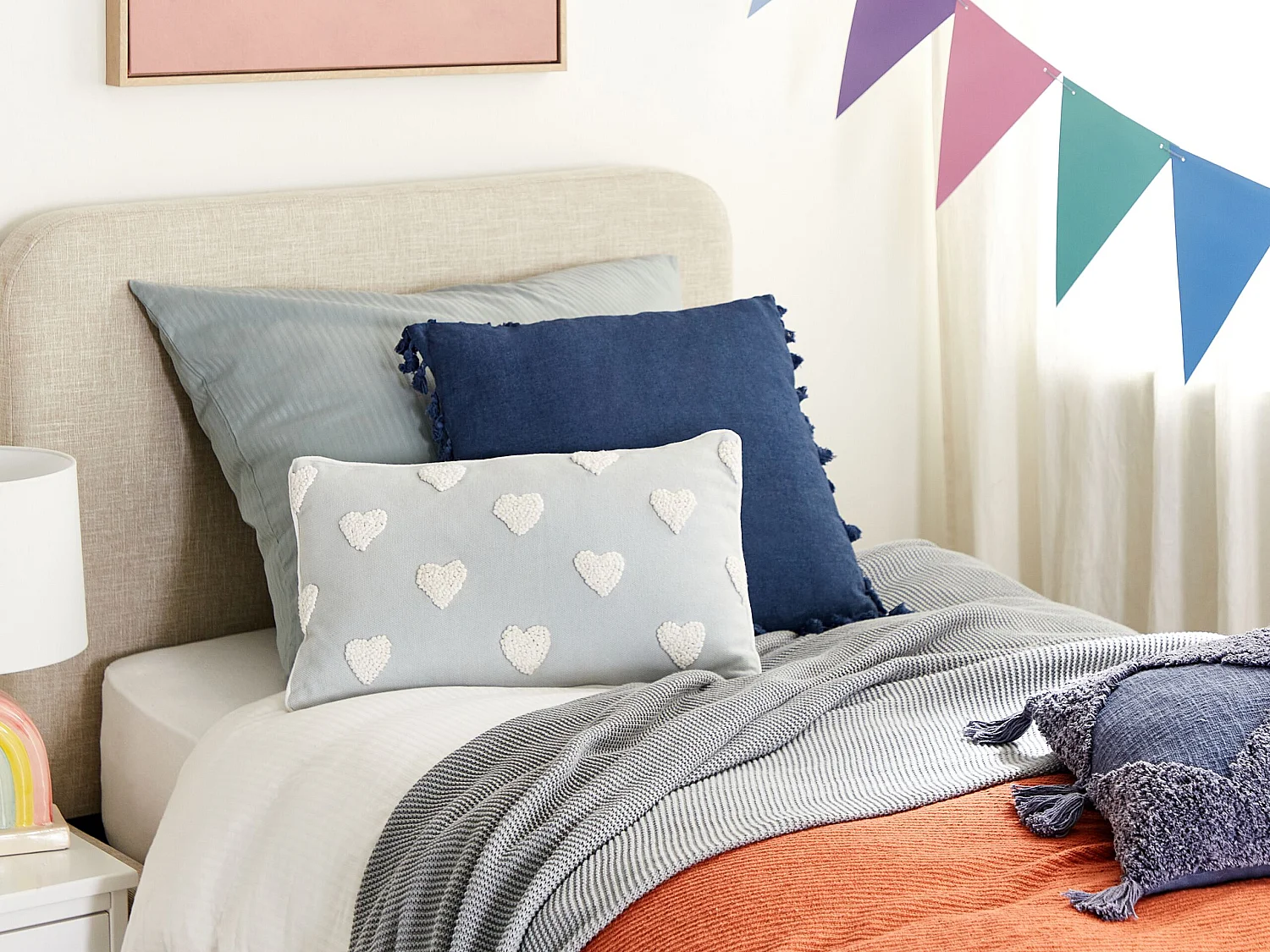 Dekokissen Baumwolle grau / weiß 30 x 50 cm mit Herzen bestickt Gazania