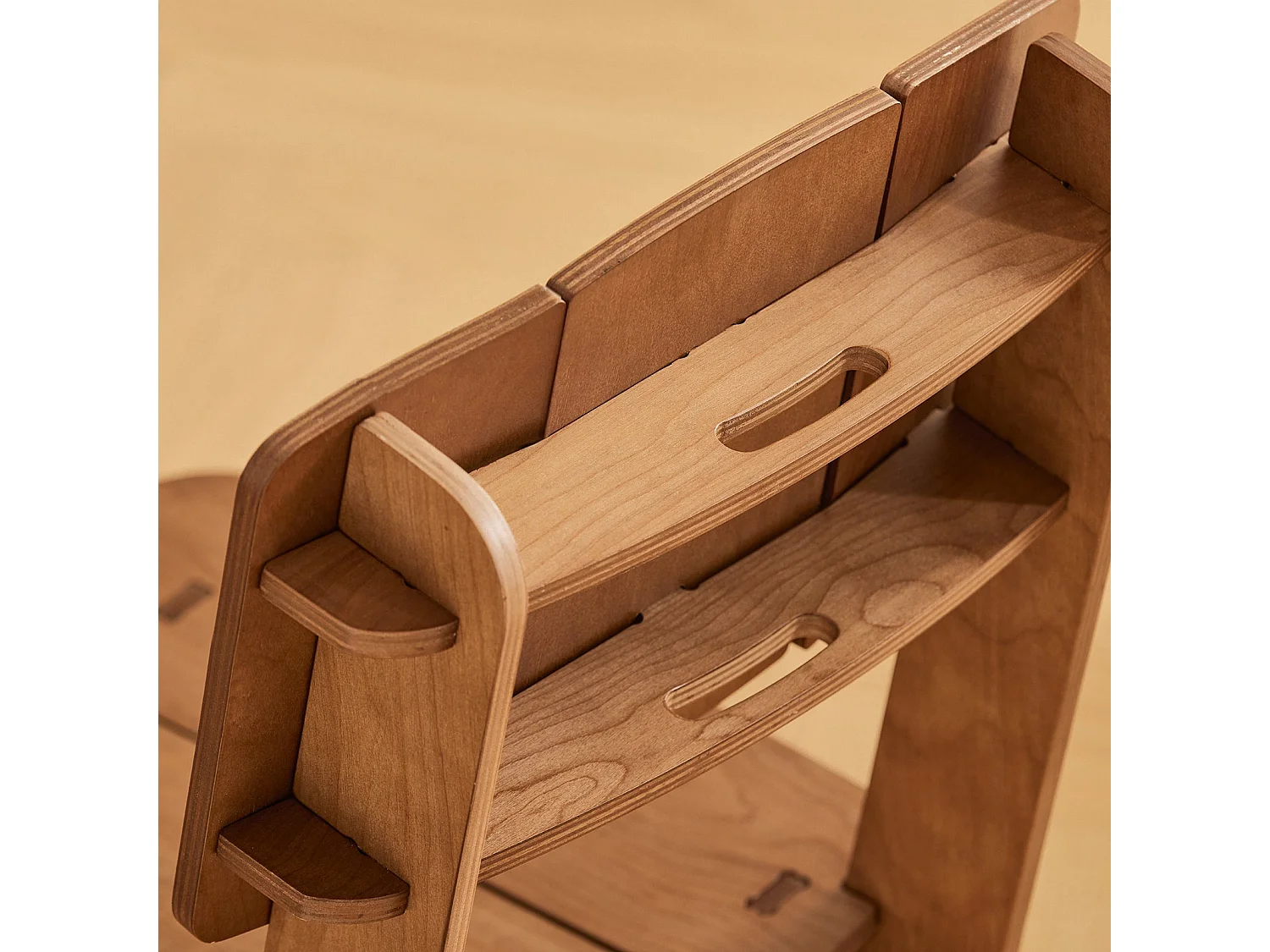 SoBuy Designstoel van hout Comfortabele ergonomische eetkamerstoel met rugleuning Bureaustoel, zithoogte 46 cm, pen- en gatstructuur, bruin, HFST01-BR