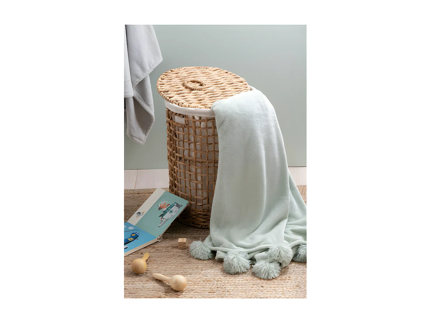 Plaid Pompon Polyester Vert Clair - L 170 x l 130 x H 1 cm