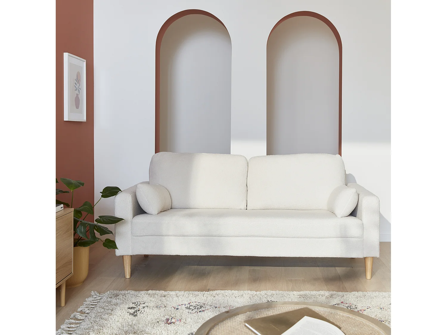 Divano stile scandinavo in legno e bouclé, 3 posti, crema